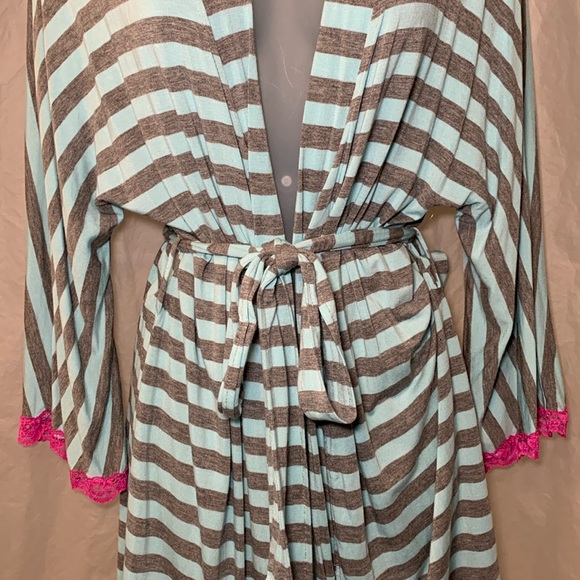 NWOT Medium Honeydew Intimates Lace Trim Striped Robe Gray / Mint - Picture 4 of 15